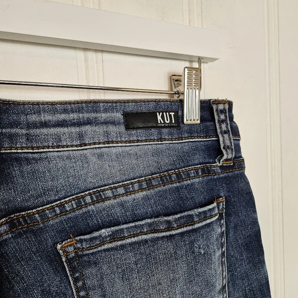 Kut From The Cloth Catherine Boyfriend Jeans Dark Wash Light Distressed Size 8 - Picture 11 of 15